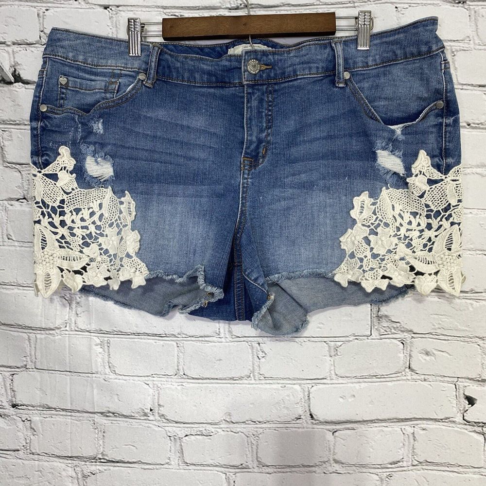 Torrid Women's Size 20 Distressed Raw Hem Jean Shorts Lace Detailed Stretch 3"
